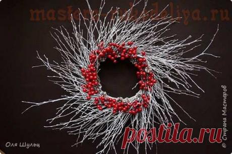 Мастер-класс по флористике: Новогодний венок с декоративными ягодами