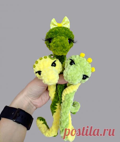 PDF Змейка крючком. FREE crochet pattern; Аmigurumi toy patterns. Амигуруми схемы и описания на русском. Вязаные игрушки и поделки своими руками #amimore - плюшевая змея, большая змейка из плюшевой пряжи.