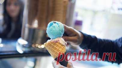 Диетолог Гридина посоветовала не есть летом мороженое. Диетолог онлайн-сервиса по управлению здоровьем Budu Наталия Гридина заявила, что летом лучше всего употреблять продукты с большим содержанием воды. Читать далее