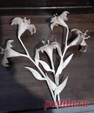 А тем временем, в нашей мастерской расцвели 
#Резьбаподереву #Woodcarving #Ручнаяработа #Woodworking #Стамески