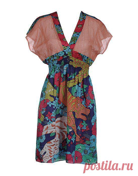 Атласное платье с ярким рисунком