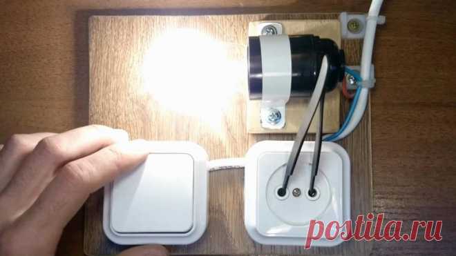 Розетка с защитой от КЗ для ремонта приборов на 220 В Это невероятно полезное приспособление, которое защитит ваш дом от короткого замыкания при проверке каких-либо тестируемых приборов. Бывают случаи, когда необходимо проверить электроприбор на отсутствие КЗ, к примеру, после ремонта. И чтобы не подвергать свою сеть опасности, подстраховаться и