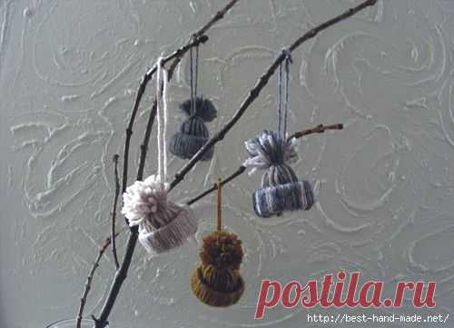 Славные шапчонки из ниток на елку:)