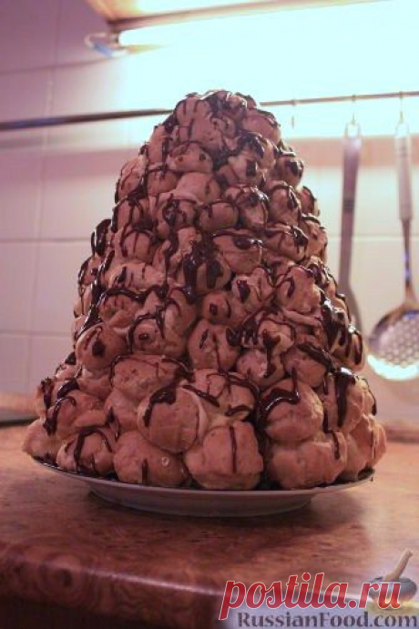Рецепт: Торт Крокембуш из профитролей на RussianFood.com