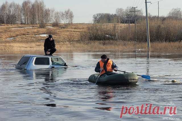 Паводок на Алтае. Резкое повышение температуры привело к активному таянию снега в Алтайском крае.