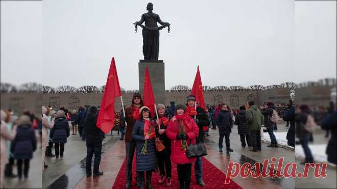 Говорит Ленинград!!! Блокада прорвана!!! 27.01.1944 года была прорва блокада Ленинграда, которая длилась 900 дней.
Слава Советскому Солдату!!! Слава Советским гражданам!!!
