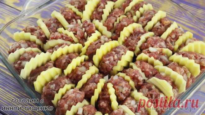 Вкусная запеканка из обычных продуктов Приветствую всех! Сегодня я хочу с Вами поделиться рецептом запеканки из обычных продуктов. Сочная, сытная и очень вкусная. Рекомендую приготовить!Ингредиенты:Картофель очищенный - 500 грамм Фарш свин...