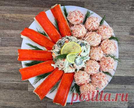 3 блюда из крабовых палочек на праздничный стол Вкусная и эффектная закуска станет украшением вашего праздничного стола.Крабовые «Сигары»Рецепт:Крабовые палочки — 150 г.Яйцо куриное варёное — 2 шт.Сыр сливочный плавленый — 100 г.Укроп — 3 веточкиФр...