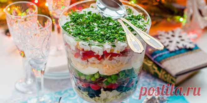 Новогодние салаты – рецепты с сухариками, курицей, без майонеза. Украшения для праздничных салатов на Новый 2017 год Петуха: фото, видео - allWomens