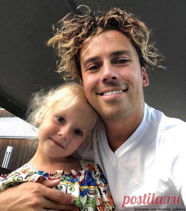 Дочка Максима Галкина прячется от отца | Краше Всех