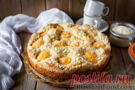 Пирог с персиками и штрейзелем. Нереально вкусный персиковый пирог со сладкой песочной крошкой очень прост в приготовлении. Основное тесто - очень нежное и воздушное, а песочная крошка запекается хрустящей корочкой.