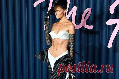 Популярная модель раскрыла секрет стройной фигуры фразой «провожу время в холодильнике»