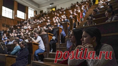 В Тюменской области вводят дополнительную выплату для студентов, чьи родители ушли на СВО. С 1 сентября 2025 года в Тюменской области студентам, родители которых ушли на СВО, будут платить дополнительную выплату, сообщил губернатор региона Александр Моор. Читать далее