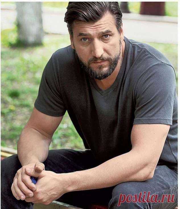 О боже, какой мужчина! Брутальный красавец Александр Устюгов показал неожиданное фото . Милая Я