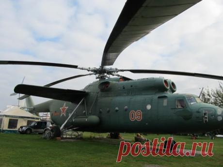 Ми-6А - новая базовая модификация вертолета, созданная в 1971 году . Она отличалась от Ми-6, главным образом, увеличенным ресурсом основных частей и новым приборным оборудованием. Кроме того, в гидросистему был введен единый гидроблок. Ми-6А мог перевозить до 90 десантников и до 9 тонн грузов на внешней подвеске. Максимальная взлетная масса увеличилась до 44 тонн.