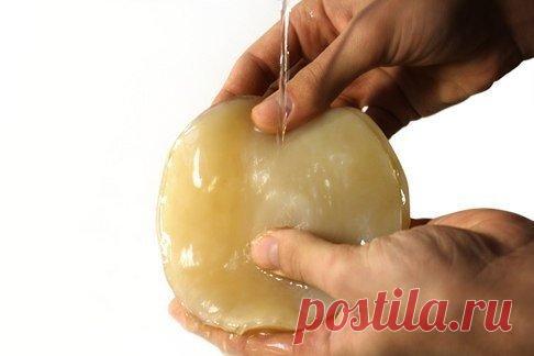 Маски из чайного гриба

Маски из чайного гриба улучшают общее состояние кожи, лечат кожу не только от угрей и прыщей, а еще и от аллергии на внешние раздражители, такие как пыль и пух… Маски из чайного гриба значительно замедляют процесс увядания кож, придавая ей гладкость, эластичность, нежность персика и пышущий здоровьем внешний вид.

Интересен тот факт, что о свойствах и возможностях чайного гриба китайский народ знал еще за 250 лет до нашей эры. Они называли его « эли...