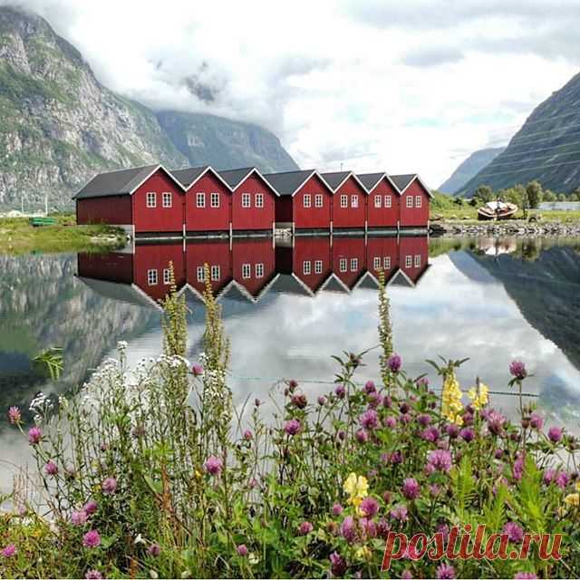 Norway, Sunndalsøra | 📷 @ragnarme 
#dreamchasersnorway
.
Let's help @norge.raw reach 10k followers. Please follow and comment their last photo please. Thank you 😍👏🏻