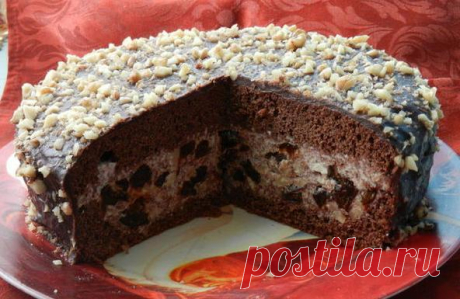 Бисквитный торт «Кармелита»

ИНГРЕДИЕНТЫ
Тесто:
5 яиц (среднего размера, если крупные – 4)
1 стакан сахара
1 и 1/3 стакана муки
1,5 ч.л. разрыхлителя
3 ст.л. какао
Начинка:
450 г. сметаны
0,5 стакана сахара
1,5 стакана грецких орехов
250 г. чернослива
1 ст.л. желатина
1/3 стакана кипяченой воды комнатной температуры
Глазурь:
100 г. горького шоколада
50 г. масла сливочного
3 ст.л. сметаны
2 ст.л. сахарной пудры
2 ст.л. какао
форма d = 21 см.

СПОСОБ ПРИГОТОВЛЕНИЯ
БИСКВИТ пр...