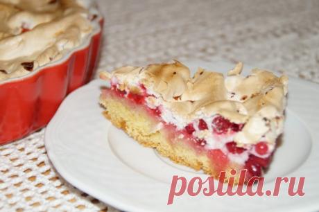 Пирог с ягодами и безе Сохрани рецепт этого чудесного пирога!Ингредиенты: 1,5 ст муки,3 желтка,0,5 ст сахара,150 г маргарина,пакетик разрыхлителяДля начинки: 300 г ягод,3 белка,0,5 ст сахараПриготовление: Отделите белки от желтков.Разотрите желтки с сахаром. Добавьте размягченный маргарин, перемешать. Всыпать...