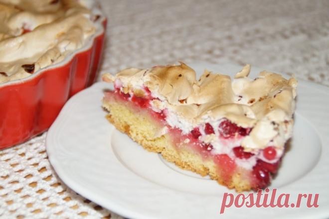 Пирог с ягодами и безе Сохрани рецепт этого чудесного пирога!Ингредиенты: 1,5 ст муки,3 желтка,0,5 ст сахара,150 г маргарина,пакетик разрыхлителяДля начинки: 300 г ягод,3 белка,0,5 ст сахараПриготовление: Отделите белки от желтков.Разотрите желтки с сахаром. Добавьте размягченный маргарин, перемешать. Всыпать...