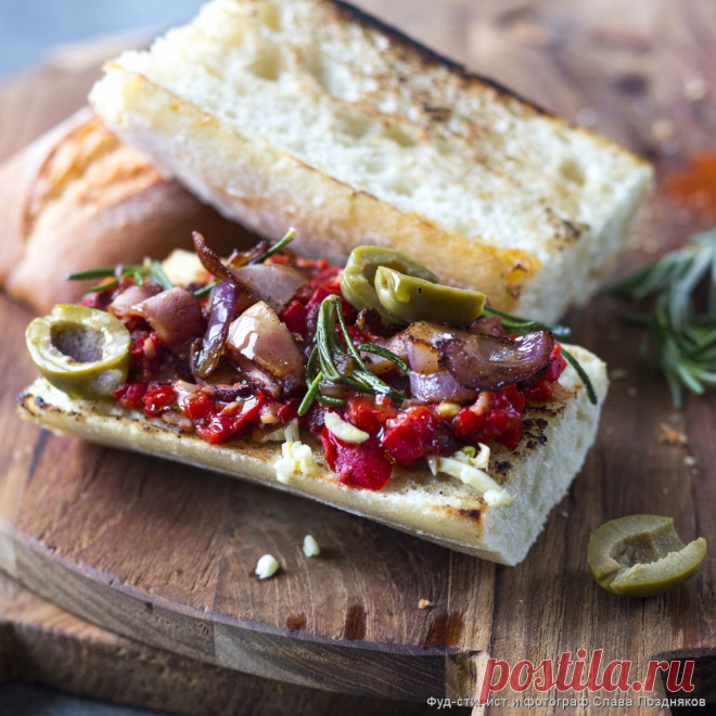 Кулинарные рецепты - Брускетта с красной фасолью, беконом и оливками - с фото и видео инструкцией на сайте Bonduelle.ru