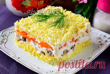 Салат «Мимоза» с консервой — простой и доступный рецепт Я всегда делаю запасы на неделю, на две и часто покупаю консервы в баночках, ведь из них получаются такие разнообразные блюда, которые и готовятся быстро, и съедаются в два счета. Готовить из консервированных продуктов очень легко и по цене они совсем недорогие. Закупив пару баночек можно приготовить салат «Мимоза» с консервами, мой рецепт с фото вам в этом поможет.  Это простой и доступный вариант, который вы сможет ...