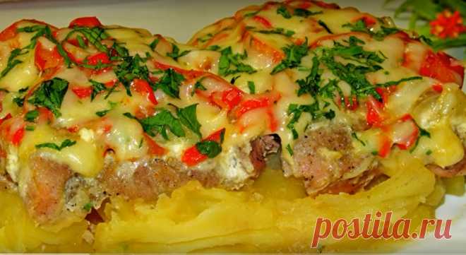 Мясо с овощами в духовке: отличный ужин - и время для себя Мясо с овощами, приготовленное в духовке, получается невероятно вкусным и ароматным. Вы потратите минимум своего времени на подготовку продуктов, а основную работу сделает духовка. Аппетитное блюдо придется по вкусу всем вашим домочадцам: проверено.