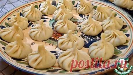 Хинкали «Мтиулури». Мтиулури хинкали — одно из самых популярных видов грузинских хинкали, родом из горных регионов. Их особенность в простой, но насыщенной мясной начинке, которая готовится с добавлением лука, специй и воды, чтобы создать сочный, насыщенный вкус. Этот тип хинкали традиционно отваривается, и секрет его популярности — в минимализме ингредиентов и сочности начинки, где каждый элемент сохраняет свой натуральный вкус и аромат. Если хотите удивить всех за столом и перенестись в…