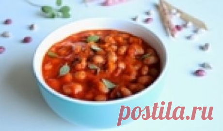 Белая фасоль по-домашнему с чесноком и томатной пастой