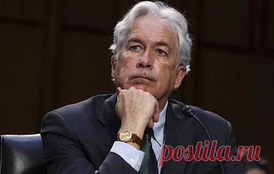 WP: глава ЦРУ сказал президенту Украины, что оказывать помощь стране будет сложнее. Уильям Бернс также рассказал Владимиру Зеленскому о своих "предположениях относительно военных планов России на ближайшие недели и месяцы", сообщила газета