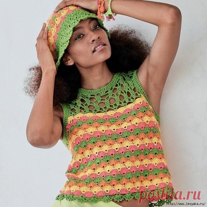 Цветной ажурный топ с узором 