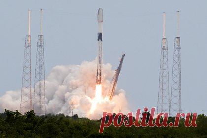 Названы сроки развертывания российского аналога Starlink. Штатную группировку «Скиф», которая должна стать аналогом американского Starlink, начнут развертывать в 2025 году. Об этом ТАСС рассказал генеральный директор «Информационных спутниковых систем» (ИСС) Евгений Нестеров. По его словам, в 2025 году планируется запуск двух первых опытных космических аппаратов.