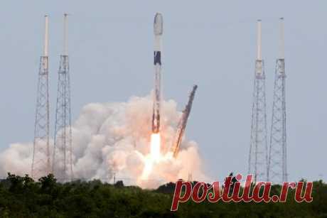 Названы сроки развертывания российского аналога Starlink. Штатную группировку «Скиф», которая должна стать аналогом американского Starlink, начнут развертывать в 2025 году. Об этом ТАСС рассказал генеральный директор «Информационных спутниковых систем» (ИСС) Евгений Нестеров. По его словам, в 2025 году планируется запуск двух первых опытных космических аппаратов.