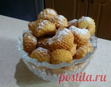 ПРИГОТОВЛЕНИЯ К ПРАЗДНИЧНОМУ СТОЛУ.  
ЗАВТРА У МУСУЛЬМАН ПРАЗДНИК КУРБАН ХАЙИТ . ПО ТРАДИЦИИ ЗА ДЕНЬ ДО ХАЙИТА В ДЕНЬ "АРАФА" ВСЕ ХОЗЯЙКИ УЗБЕКИСТАНА ГОТОВЯТ ВОСТОЧНЫЕ НАЦИОНАЛЬНЫЕ СЛАДОСТИ И  ВМЕСТЕ С ПЛОВОМ НА КАСУШКАХ РАЗДАЮТ БЛИЖАЙШИМ СОСЕДЯМ . СЕГОДНЯ ПОКАЖУ РЕЦЕПТ ДВУХ ВИДОВ БУГИРСАК 

Бугирсок (Бугирсак с медом!)
В Узбекистане Бугирсаки готовят в основном по праздничным случаям - в хайиты. Есть два варианта приготовления бугирсаков . Первый вариант Узбекские бугирса...