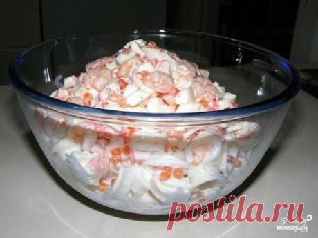 Салат "Нептун"
https://povar.ru/recipes/salat_neptun-7818.html
Салат "Нептун" - пошаговый кулинарный рецепт на Повар.ру
Этот салат с кальмарами и икрой получается очень нежный на вкус. Нептун - вкуснейший праздничный салат который украсит застолье по любому поводу.