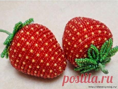"Сочная" клубника из бисера своими руками!