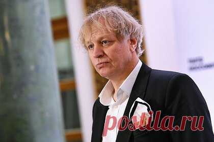 Актер «Современника» обвинил Сергея Гармаша в бегстве из театра. Заслуженный артист России Сергей Юшкевич обвинил актера Сергея Гармаша в бегстве из театра «Современник». «Уж кто-кто, а Гармаш должен был остаться и отстаивать позиции и основы театра перед Рыжаковым. А он просто взял и свалил», — возмутился Юшкевич, отметив, что Гармаш не имел права «бросать» коллег из театра.