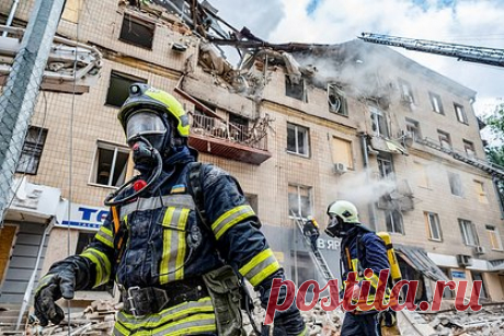 В Италии назвали ситуацию на Украине катастрофической. Итальянский социолог Алессандро Орсини заявил, что на Украине сложилась катастрофическая ситуация для Киева и его союзников. «Украина погружается в разруху, смертей все больше. И пока самой важной военной победы достигла Россия», — отметил он. Орсини также заявил, что западные СМИ искажают ситуацию.