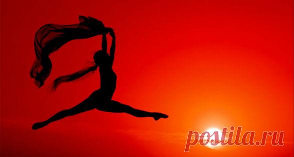 Владей собой среди толпы смятенной Владей собой среди  толпы смятенной, Тебя клянущей за смятенье всех, Верь сам в себя, наперекор вселенной, И маловерным отпусти их грех; Пусть час не пробил –жди, не уставая, Пусть лгут …