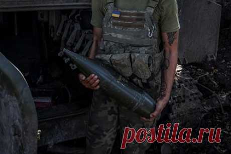 В даркнете нашли торгующих взрывчаткой на развес украинцев. Украинцы в даркнете продают оружие и взрывчатку, в частности C4, поставленные Киеву западными странами в качестве военной помощи. В частности, в одном из объявлений торговец предлагает приобрести взрывчатое вещество по цене от 700 долларов за килограмм. Покупателям обещают курьерскую доставку в любой город Украины.