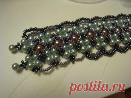Плетёный браслет из бисера и бусин