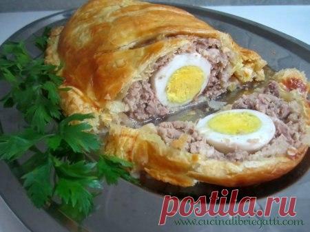 Мясной рулет в слоеном тесте 

Мясной рулет в слоеном тесте - настоящая находка для любой хозяйки, ведь приготовить его очень просто, а в результате получается настоящий маленький шедевр. Поскольку, готовка данного блюда - дело не хлопотное, подавать его можно и в качестве повседневного обеда, но лучше придержите этот рецепт для ближайшего праздника, чтобы красиво презентовать его всем собравшимся. А вот уже после балуйте их этим блюдом так часто, как вам вздумается. 

Тес...