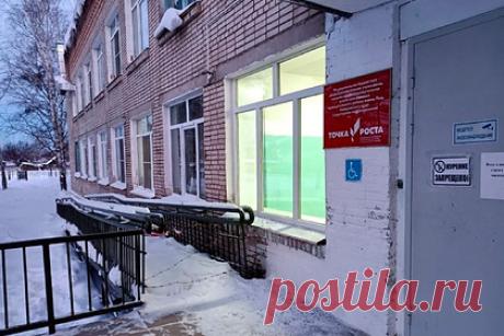 В российской школе пандус перекрыли колючей проволокой. В Хабаровском крае в селе Бичевая пандус у здания школы обнесли колючей проволокой. Об этом сообщает KP.RU. По словам заместителя директора по воспитательной работе в сельской школе Марины Козловой, в образовательное учреждение не ходят дети с инвалидностью, поэтому пандус никому не нужен.