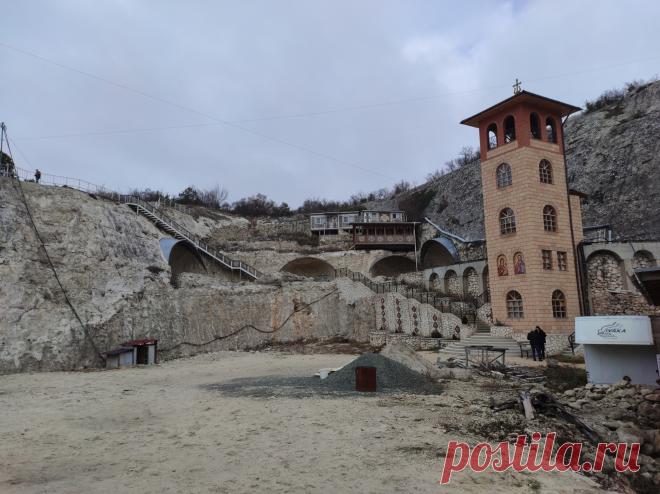 Скит Святой Анастасии и Бисерный Храм