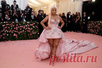 Производитель Barbie Mattel подал в суд на компанию Ники Минаж. Компания Mattel, создавшая кукол Barbie, подала иск против фирмы американской хип-хоп-исполнительницы Ники Минаж. Причиной судебных разбирательств стало название линейки чипсов артистки — Barbie-Que. По мнению Mattel, рэперша намеренно сделала выбор в пользу знаменитой торговой марки Barbie.