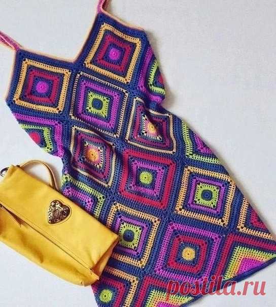 Платье из мотивов крючком — ручная работа как искусство Платье, связанное из отдельных мотивов крючком — это всегда уникальность, внимание к деталям и возможность выразить себя через цвет и форму. Такой образ точно не останется незамеченным.Что такое мотивы?Мотив — это отдельный фрагмент вязания (например, квадрат, круг или...