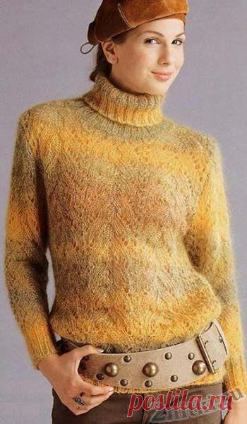Мохеровый свитер с ажурным узором.