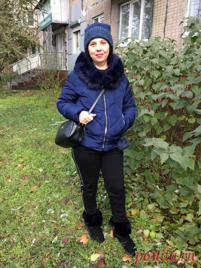 Шапка спицами женская из трех видов пряжи была связана незапланированной.
