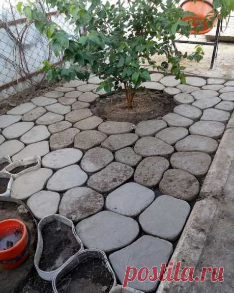 ​Тропинки из бетона и камня