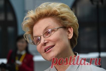 Малышева назвала продукты для восстановления мужской силы после коронавируса. Врач-терапевт и телеведущая Елена Малышева рассказала, что после перенесенного коронавируса в сперме 40 процентов мужчин отсутствуют сперматозоиды. В эфире программы «Жить здорово!», выпуск которой доступен на YouTube, специалист назвала три продукта, которые помогут восстановить мужскую силу после COVID-19.